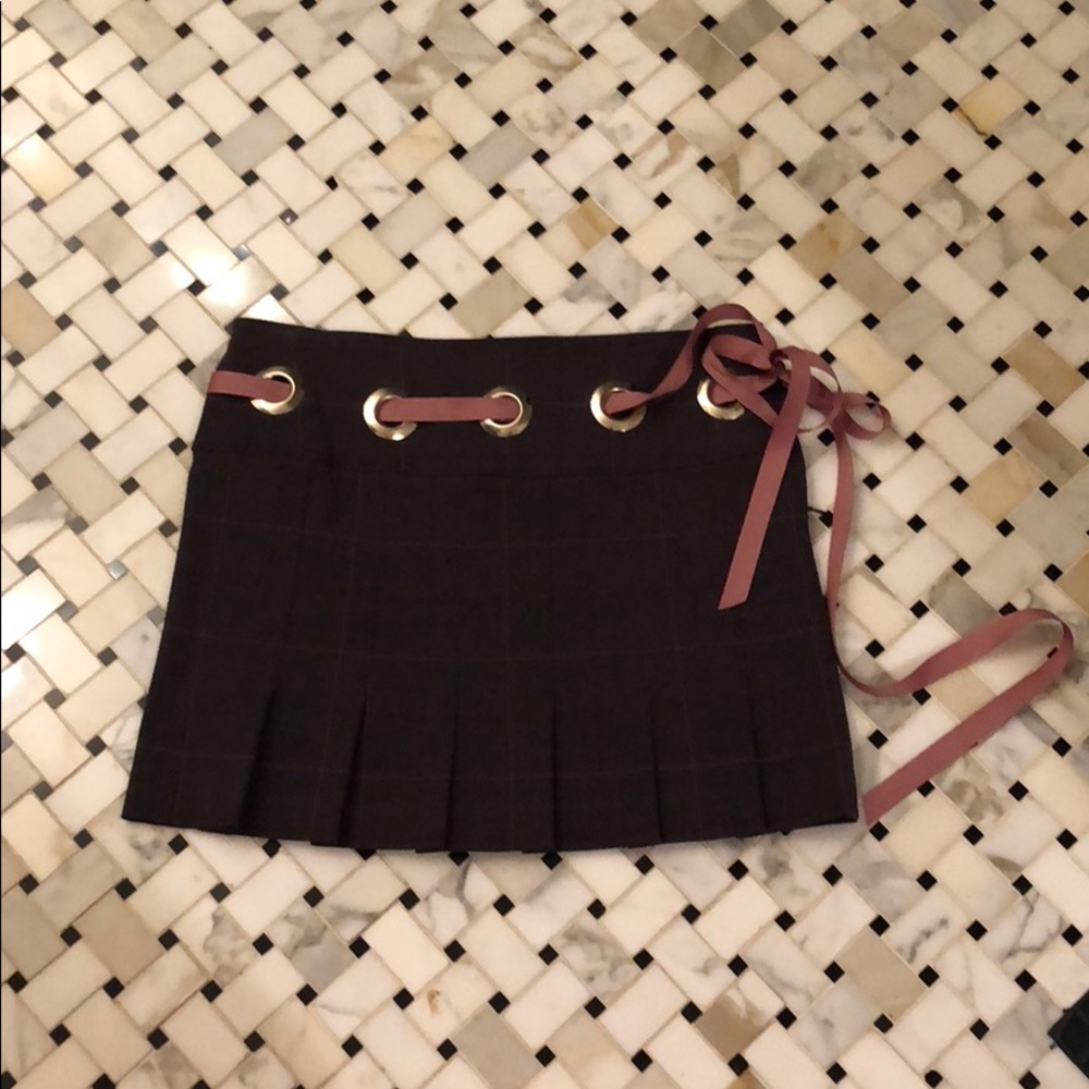Bebe pleated plaid skirt